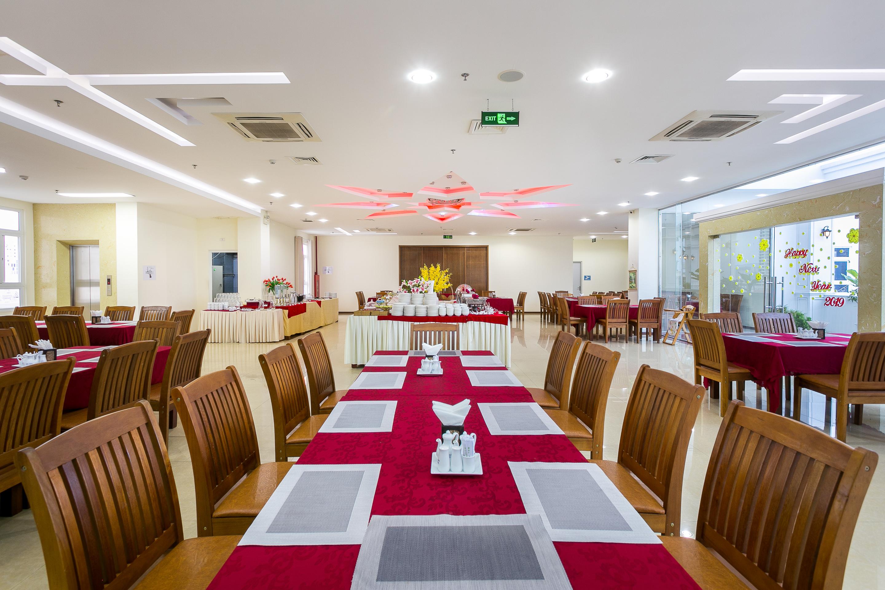 होटल Centre Hotel 3*